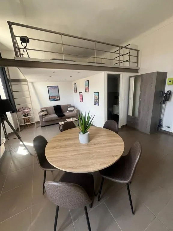 Image of LOFT CANNES Chaleureux – Climatisation – wifi – 650 m du Palais des festivals, plage