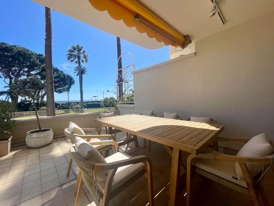 Image 4 of Le Bluebay – Luxurious 2 bedrooms seaview swimming pool carpark