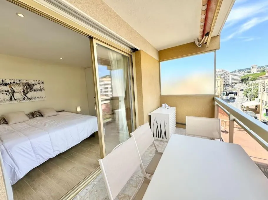 Image 1 of Le studio Palm Beach, Clim ,Parking, Neuf