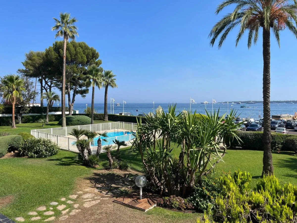 Image 3 of Les yeux dans le bleu, Cannes Vue mer