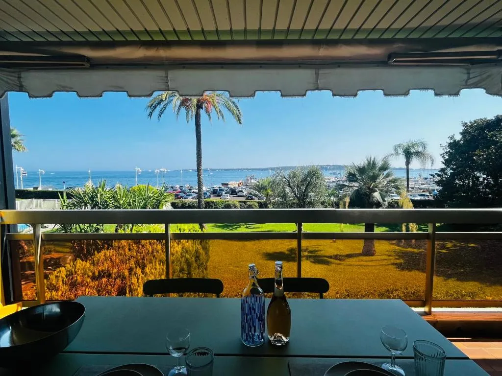 Image of Les yeux dans le bleu, Cannes Vue mer