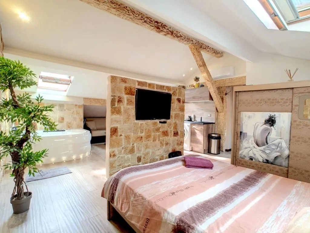 Image of Love Room Jacuzzi Croisette