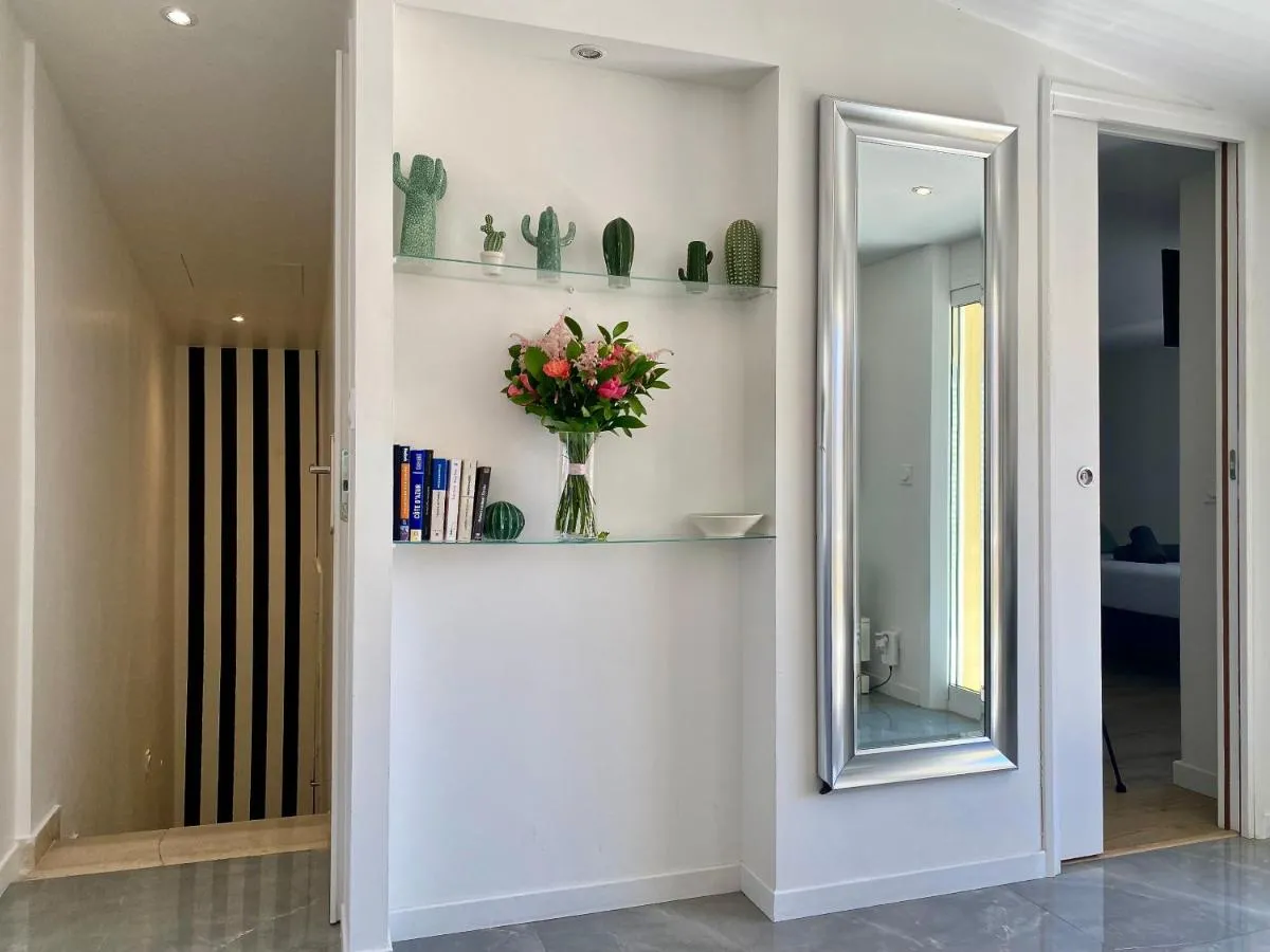 Image 5 of Luxury “Les Toits du Soleil” – Magnifique appartement avec terrasses et jacuzzi – Centre de cannes – By SCLS Locations
