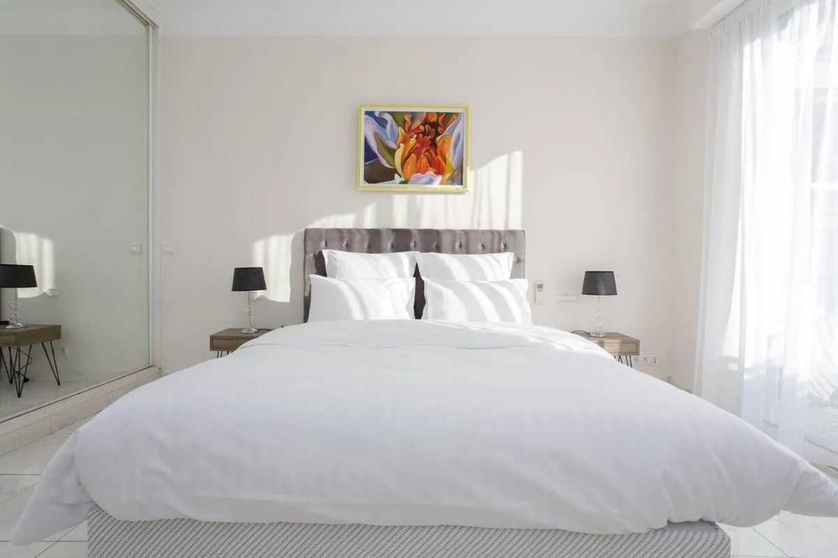 Image 1 of MARIOTT AREA: SUNNY 2 BEDS /2 BATHS