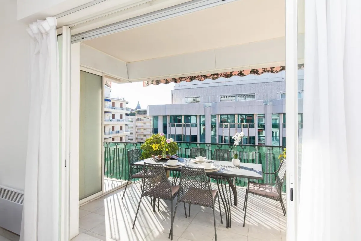 Image 3 of MARIOTT AREA: SUNNY 2 BEDS /2 BATHS
