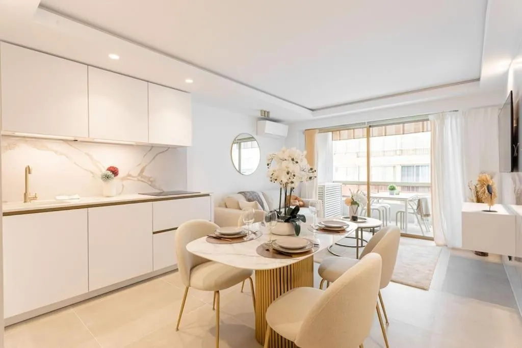 Image 3 of Magnifique Appartement 5 stars – Parking – Terrasse – 3 Mins De La Croisette – Palais Royal by Halldis