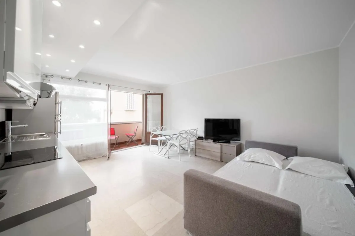 Image 2 of Magnifique appartement T3 centre Cannes