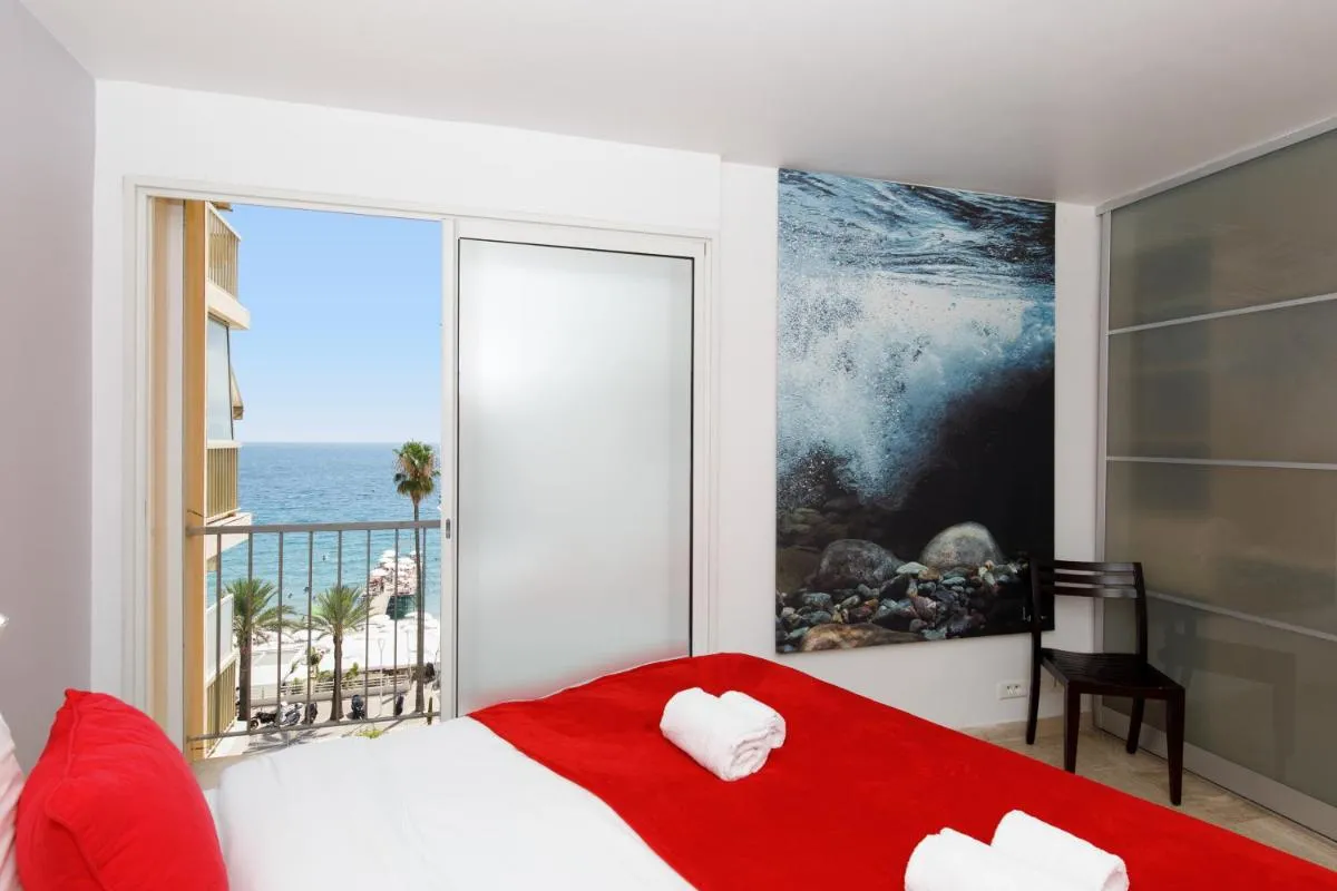 Image 1 of Mer du Sud 4 YourHostHelper