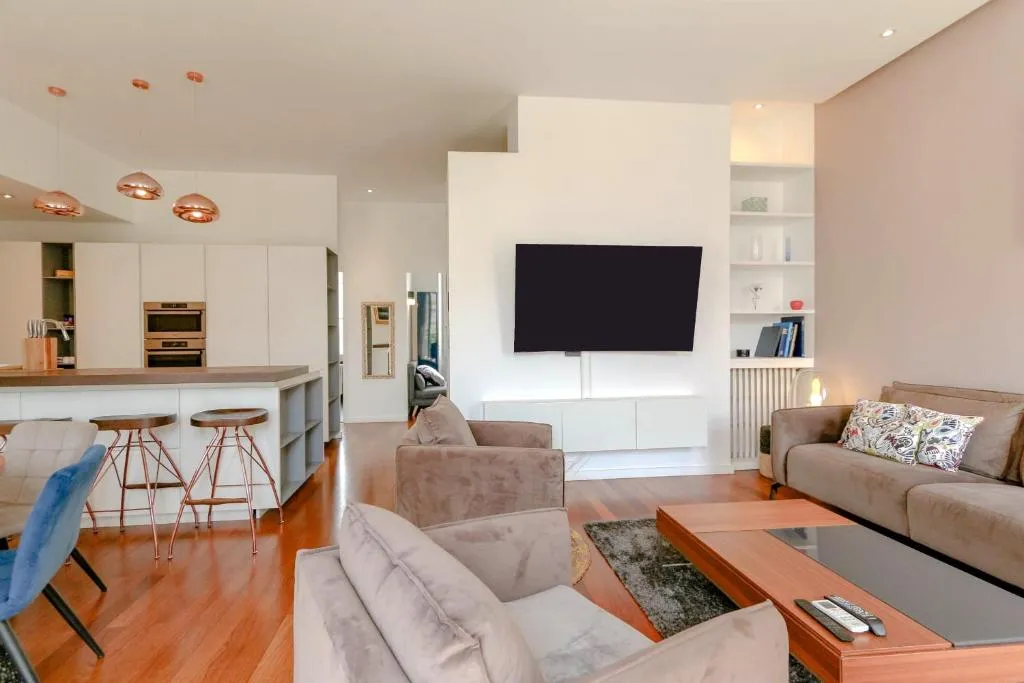 Image of Modern apartment with 3 bedrooms balcony communal garden and AC- Benakey