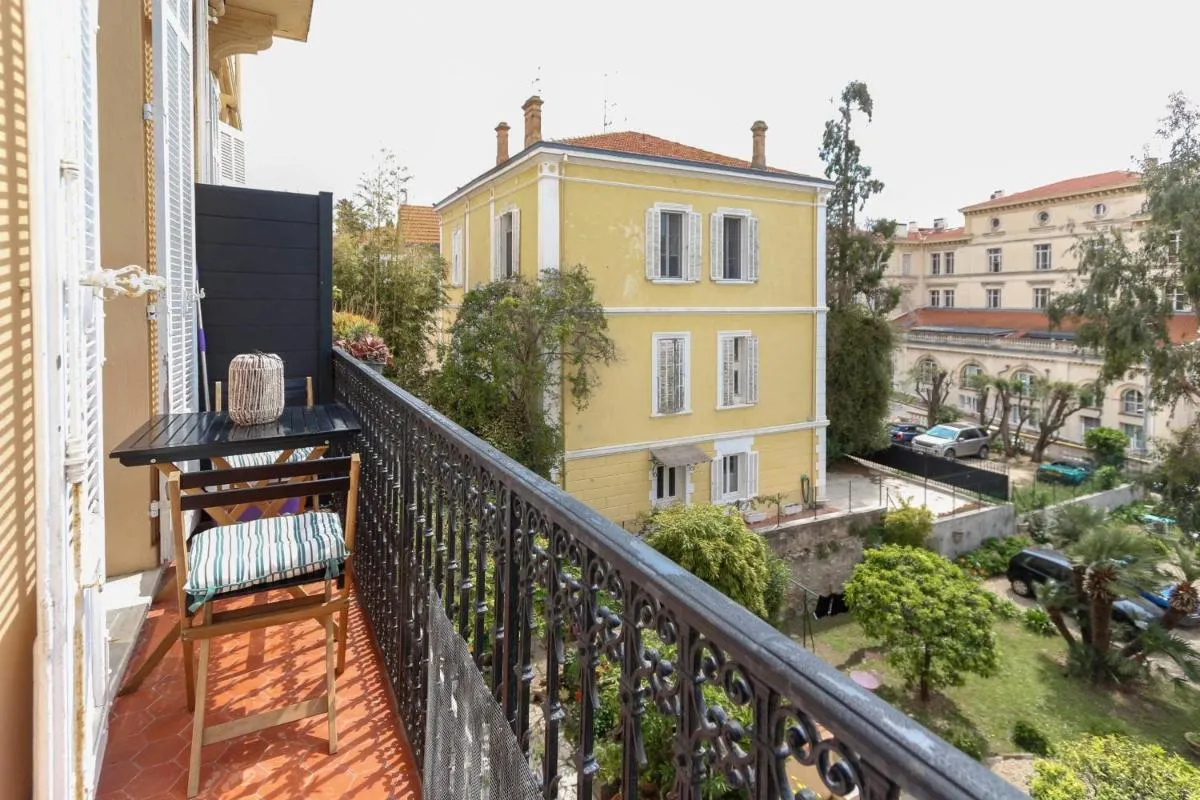 Image 1 of Modern apartment with 3 bedrooms balcony communal garden and AC- Benakey