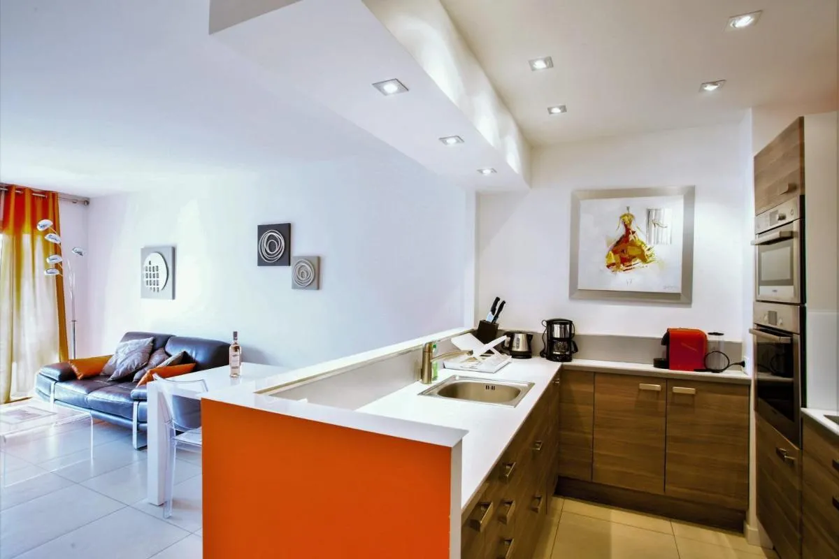 Image 6 of Modern two bedroom apartment with two bathrooms, just behind the CARLTON