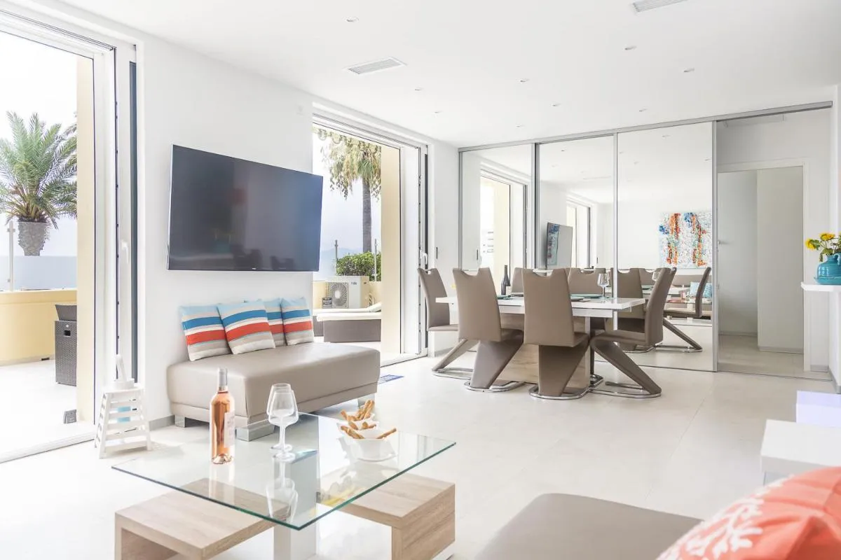 Image 4 of PLAGE Ground floor apartment on seafront with large terrace