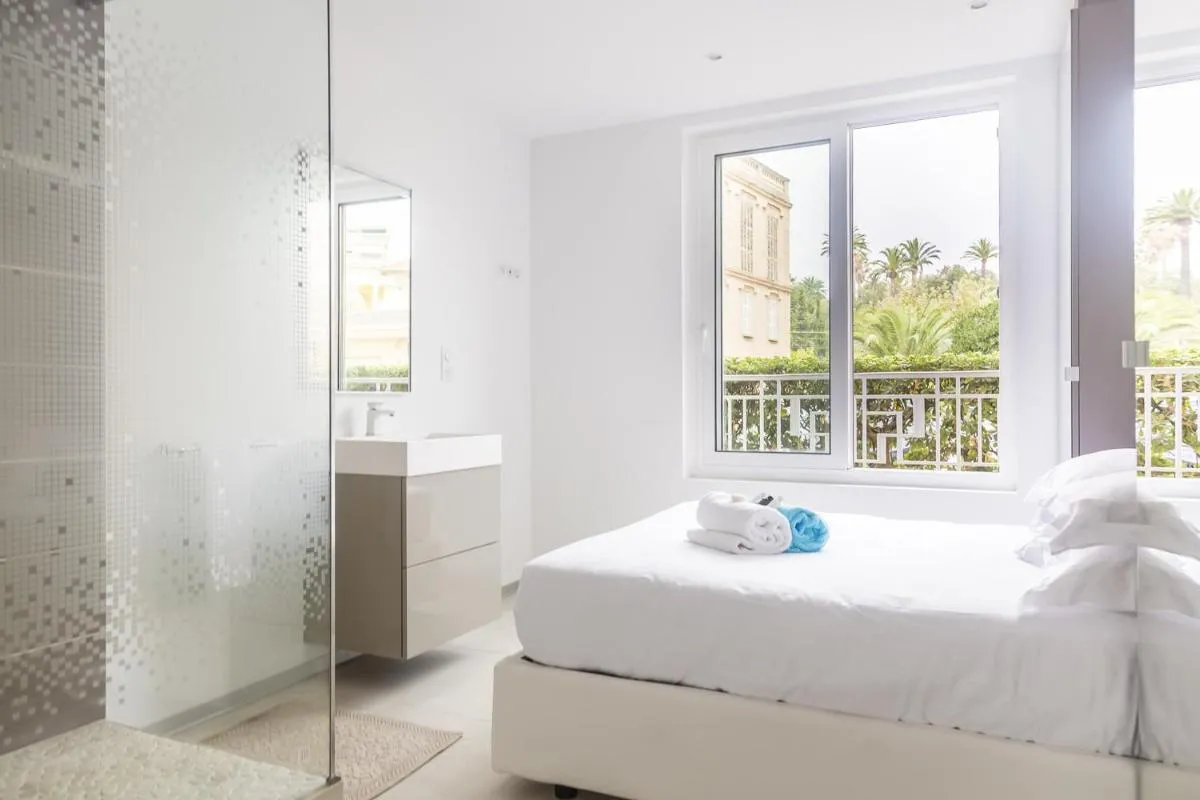 Image 6 of PLAGE Ground floor apartment on seafront with large terrace