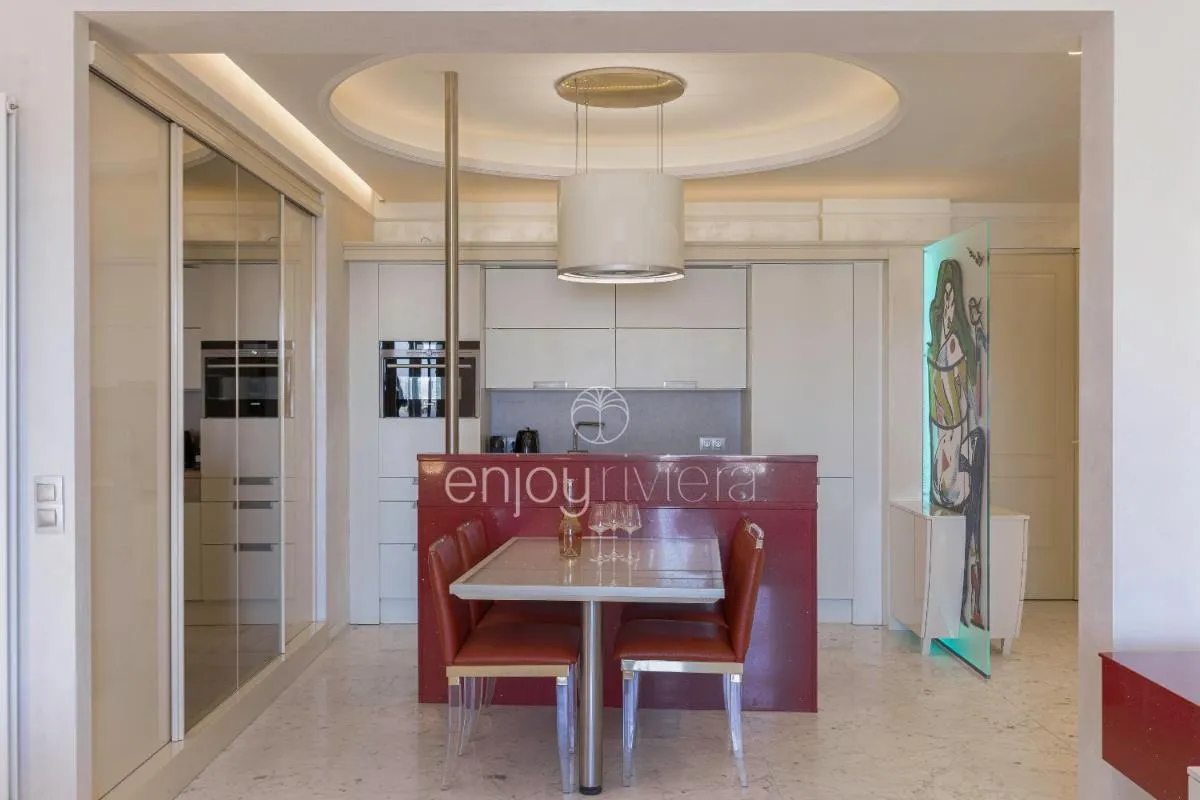 Image 3 of Palais Miramar Suite Art Modern – Derniere étages Vue Mer – 75m de confort – En Face des Plages -WIFI – Clim