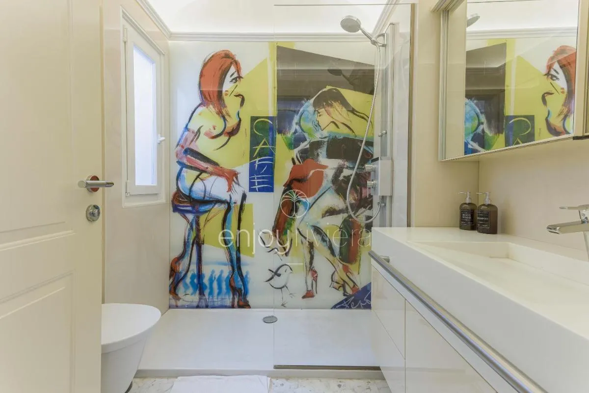 Image 2 of Palais Miramar Suite Art Modern – Derniere étages Vue Mer – 75m de confort – En Face des Plages -WIFI – Clim