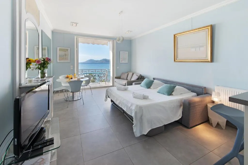 Image of Palais Miramar – Suite Blue Room – Vue Mer -Croisette Emplacement Unique – 20M Plage – WIFI – Clim
