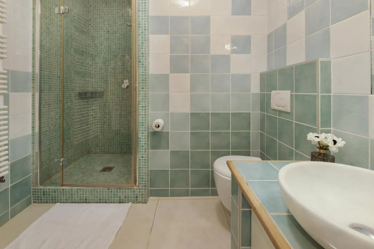 Image 2 of Palais Miramar – Suite Blue Room – Vue Mer -Croisette Emplacement Unique – 20M Plage – WIFI – Clim