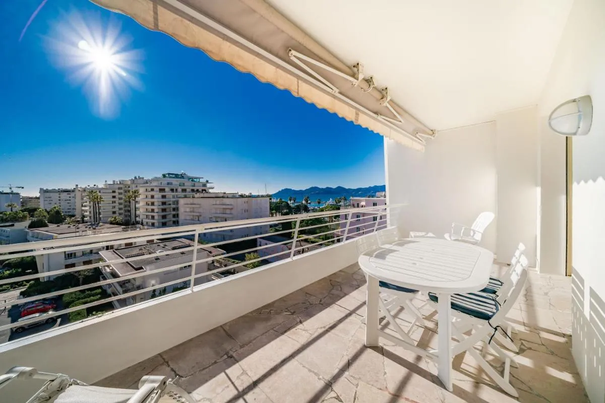 Image 3 of Palm beach- Free Wifi- Parking- Sea View
