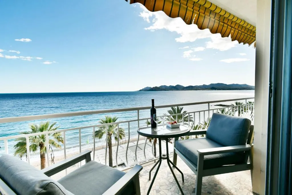 Image of Plage du midi- Vue sur mer Standing Presta