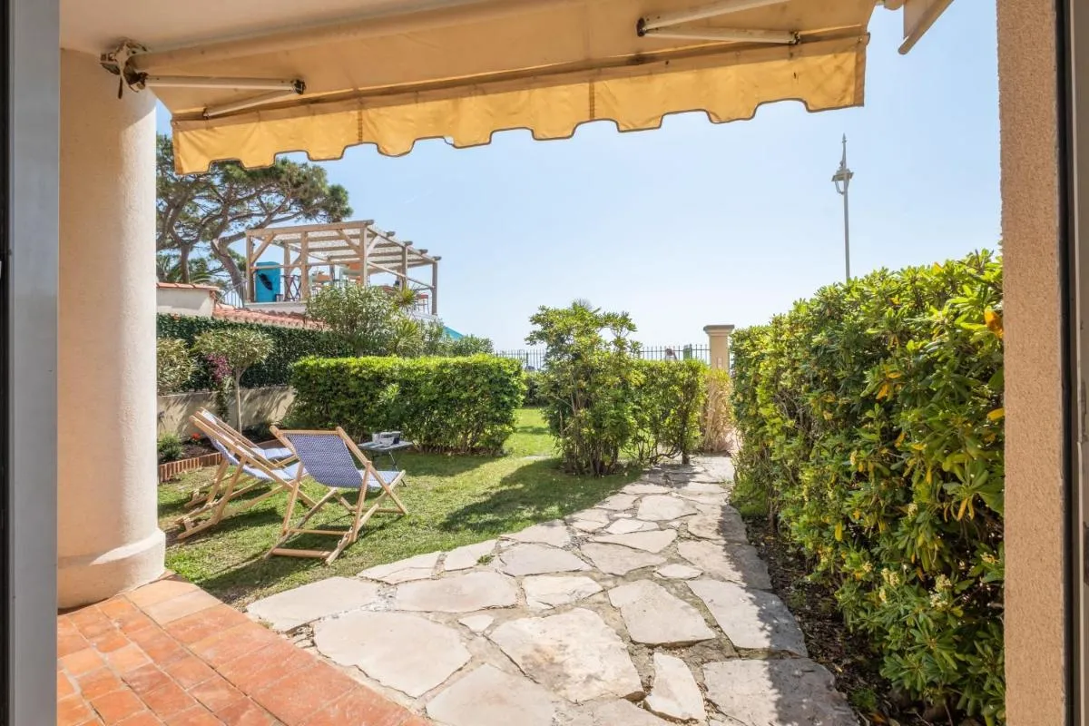Image 2 of RARE! Exquisite 2-bd Apartment Facing the Sea