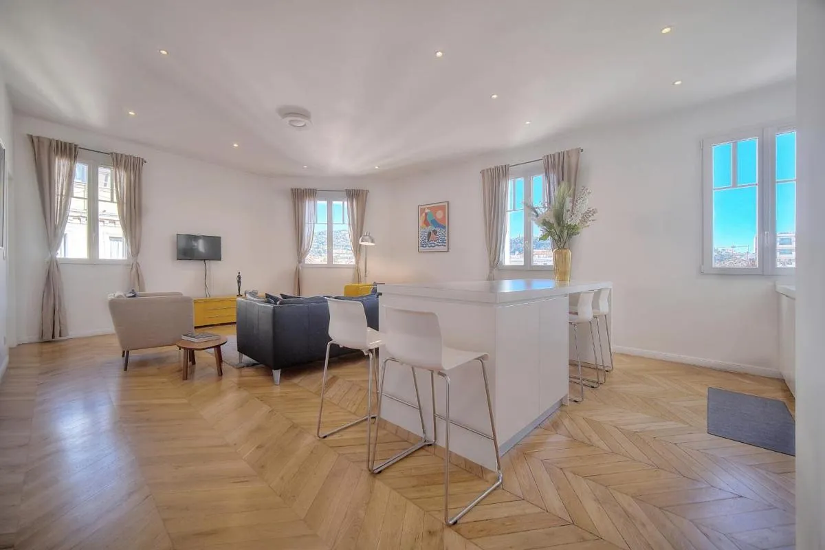 Image 3 of REF 909 – Cannes Back Croisette – Apartment for rent