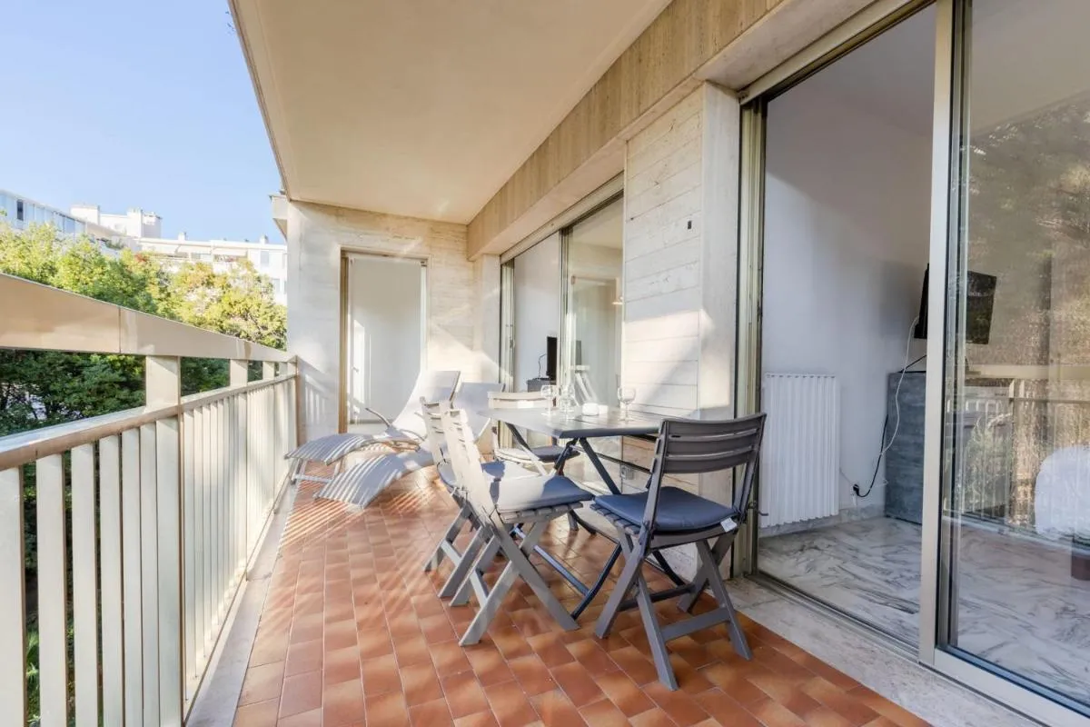 Image 5 of Renovated 3-Room Apartment in a Leafy Park