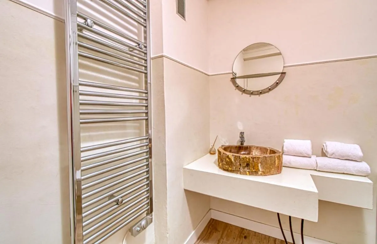 Image 2 of Romantic and new apartment in the famous Rue Meynadier in the supercentre of Cannes