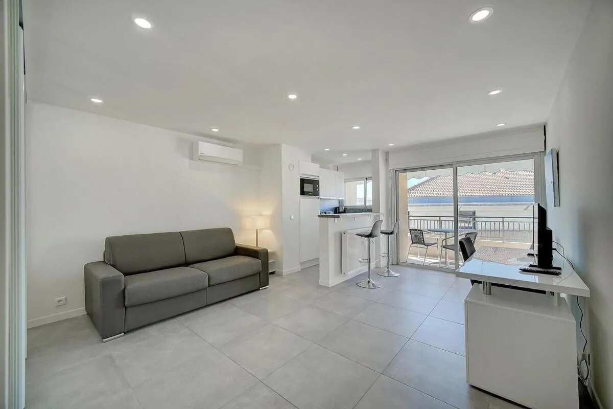Image 3 of STUDIO MODERNE RENOVE 2MiN CROISETTE A0B166