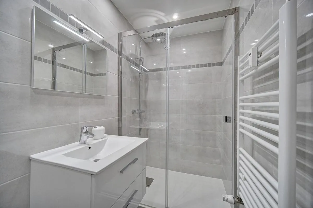 Image 1 of STUDIO MODERNE RENOVE 2MiN CROISETTE A0B166