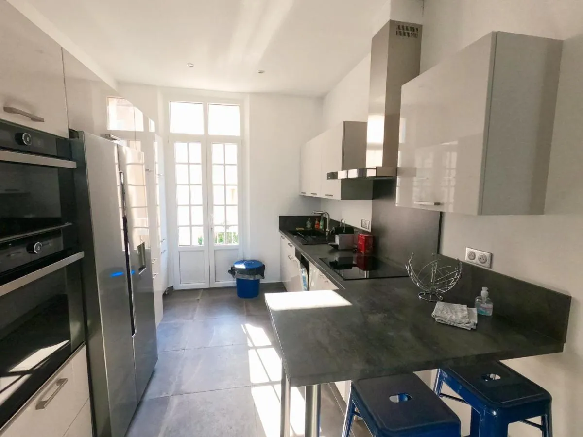 Image 3 of SUPERBE MAISON 6 ch, 4 sdb, terrasses et billard