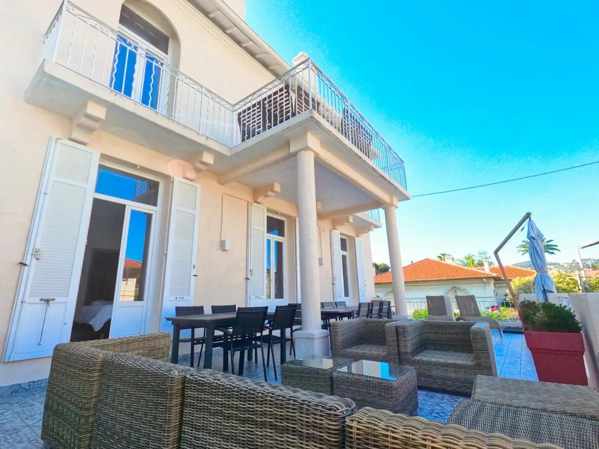 Image 5 of SUPERBE MAISON 6 ch, 4 sdb, terrasses et billard