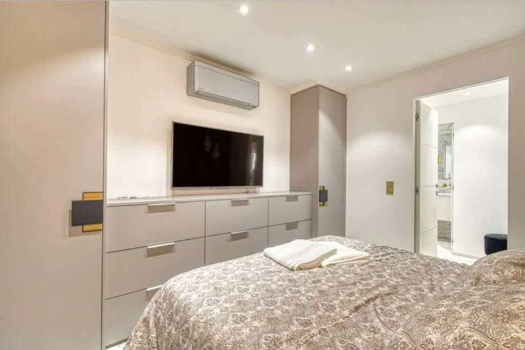 Image 1 of Somptueux logement,Cannes Croisette,4 Étoiles****