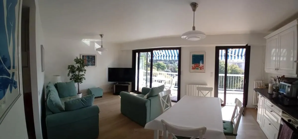 Image 1 of Spacious 70 m flat with Balcony and sea view!