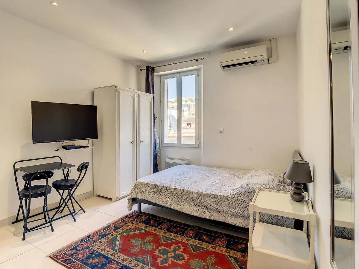 Image 2 of Studio Carré d’Or. 2 mins from the Croisette. 143
