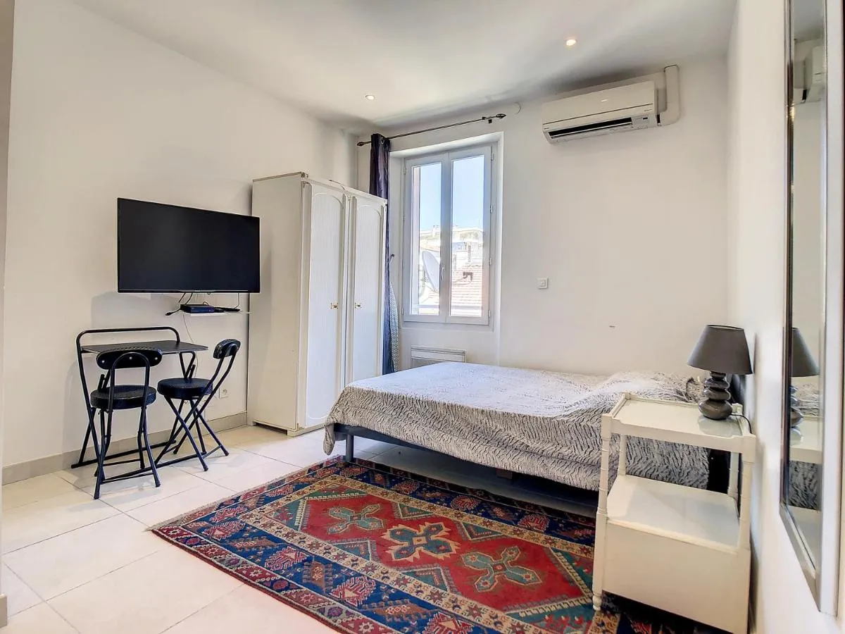 Image 1 of Studio Carré d’Or. 2 mins from the Croisette. 143