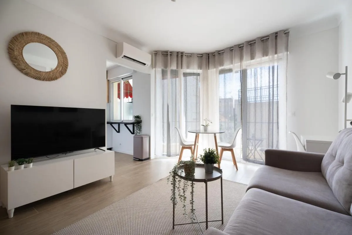 Image 2 of Studio calme et climatisé au cœur de Cannes