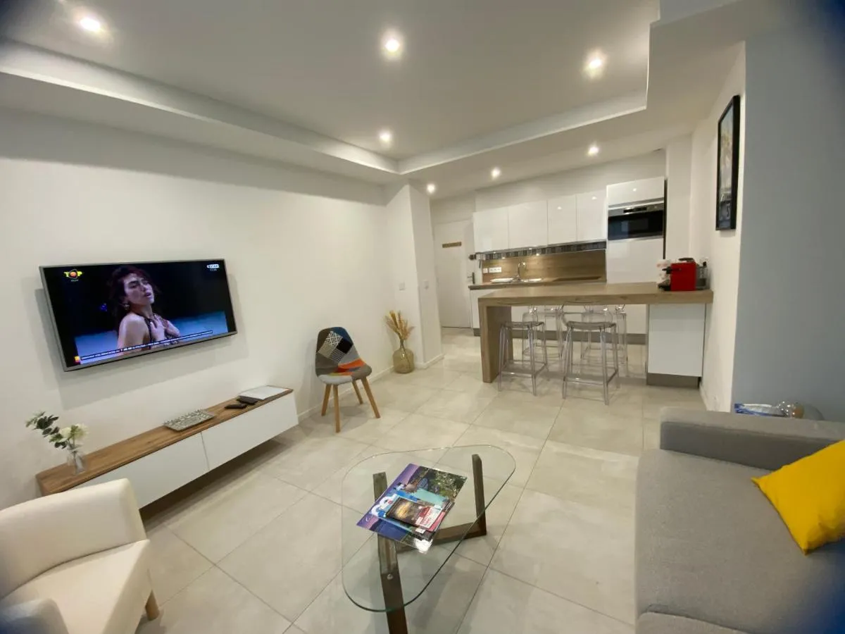 Image 4 of Superbe Appartement Hypercentre climatisé