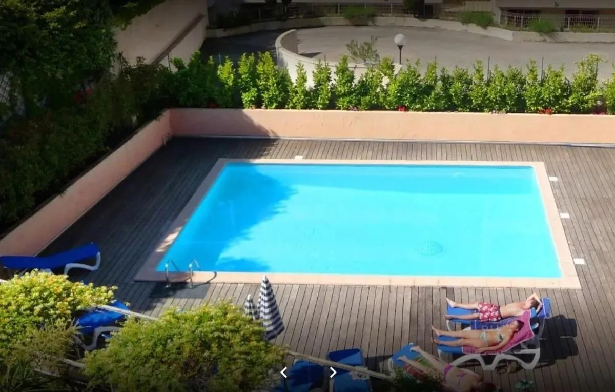 Image 3 of Superbe Appartement avec terrasse 2 chambres, 4 à 5 couchages piscine, à deux pas des plages et de la Croisette