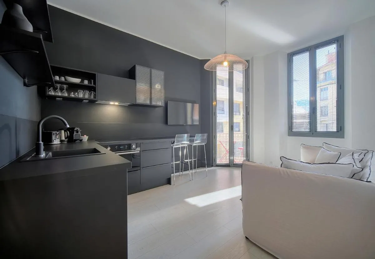 Image 3 of Superbe Flat 2 chambres and 1 canapé convertible 3P1