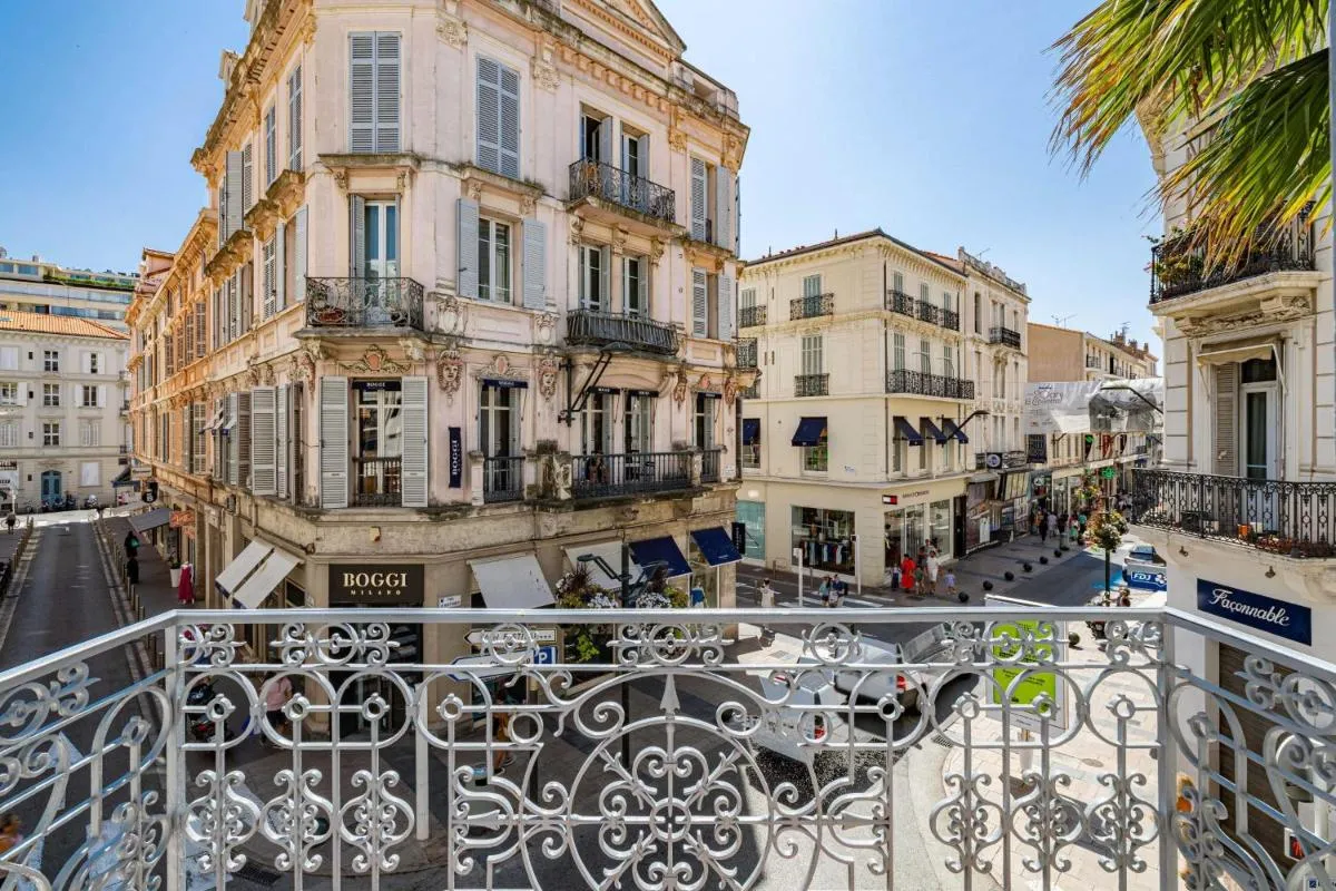 Image 2 of Superbe appartement 120m2 au coeur de Cannes