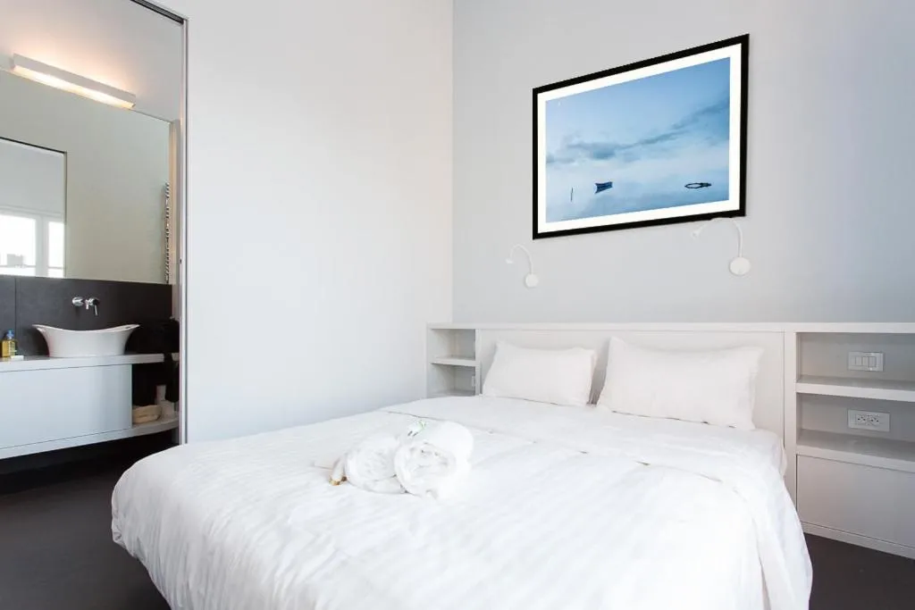 Image 1 of Top floor2 beds w/sea wiew