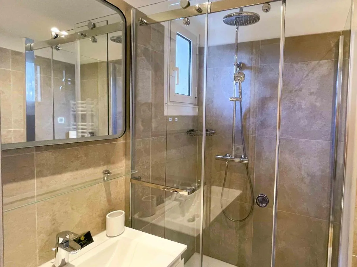 Image 2 of Two en-suite bedroom apartment on La Croisette – Sea view