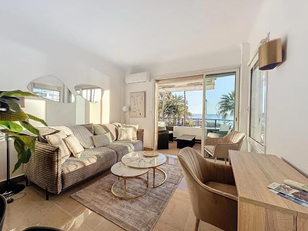 Image of Two en-suite bedroom apartment on La Croisette – Sea view