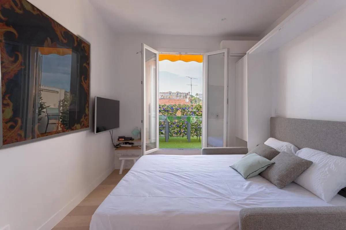 Image 1 of Un Écrin au Suquet – Studio, clim, balcon, plage, Palais des Festivals