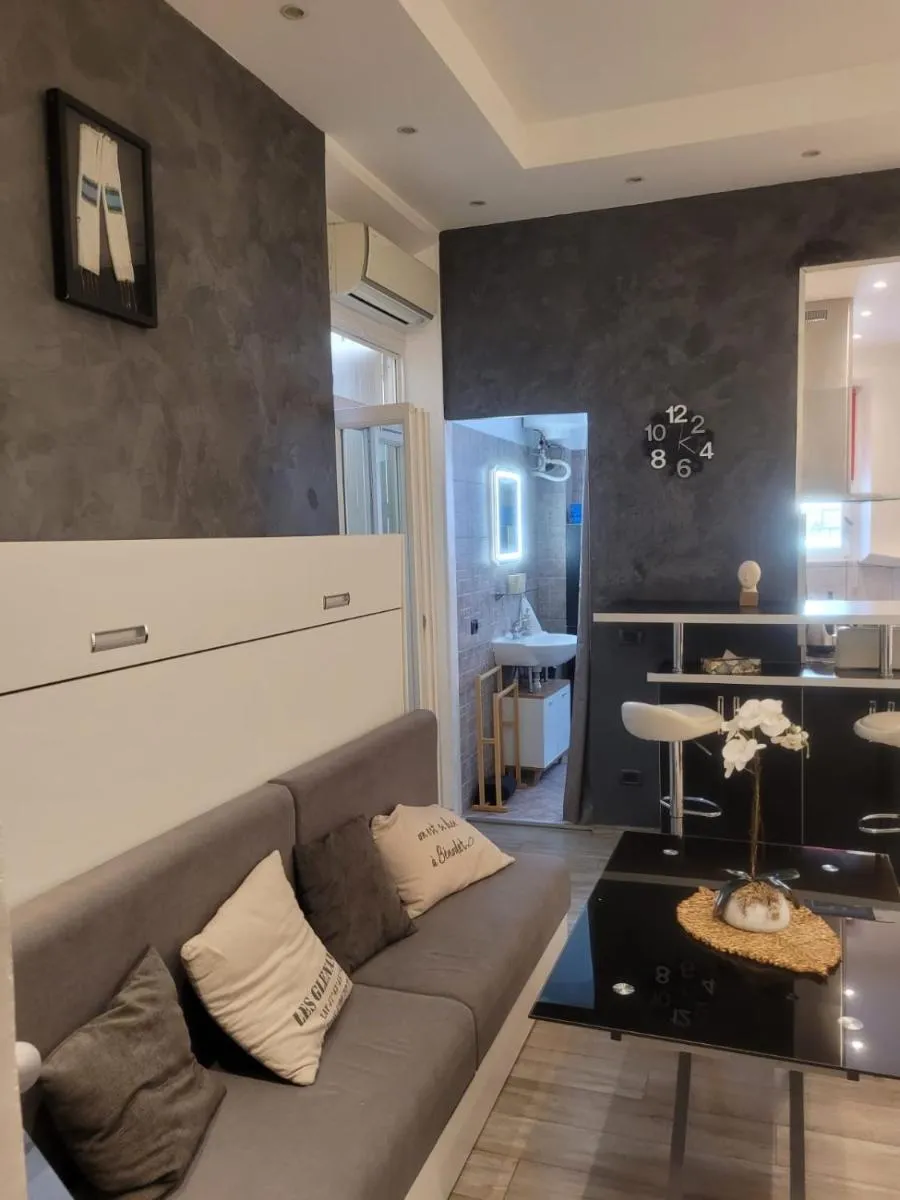 Image 6 of Villa Gustave, studio confort avec balcon Centre Cannes