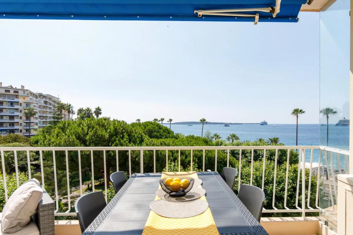 Image 5 of Vue mer exceptionnelle sur plage du Midi en 1re ligne- 2 chambres