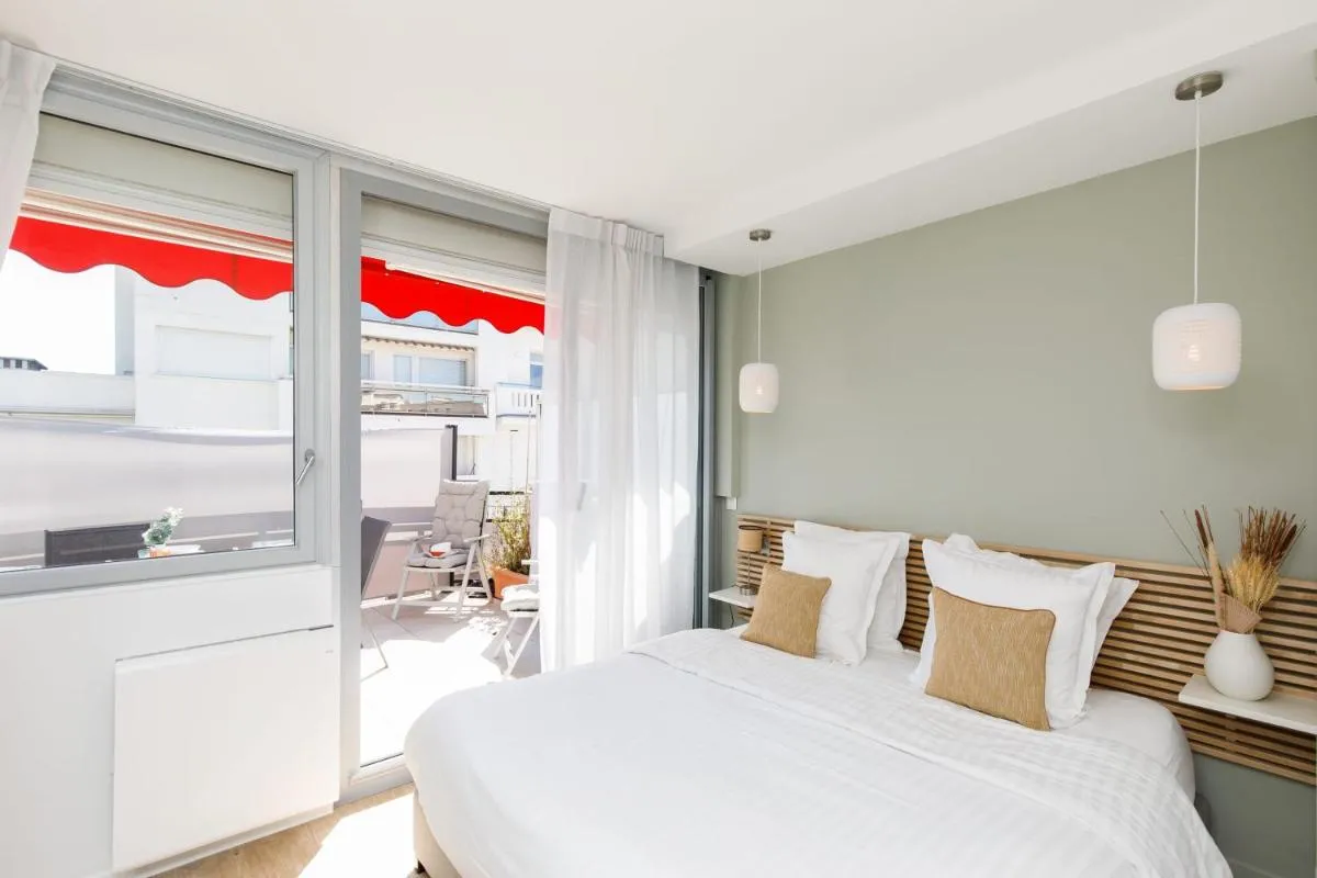 Image 1 of XXL 2 beds with XXL terrace next to Martinez Hotel