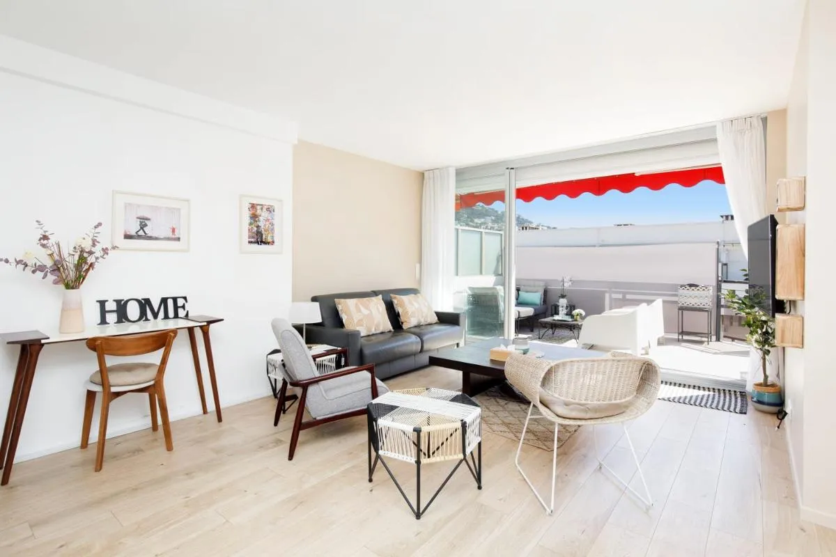 Image 3 of XXL 2 beds with XXL terrace next to Martinez Hotel