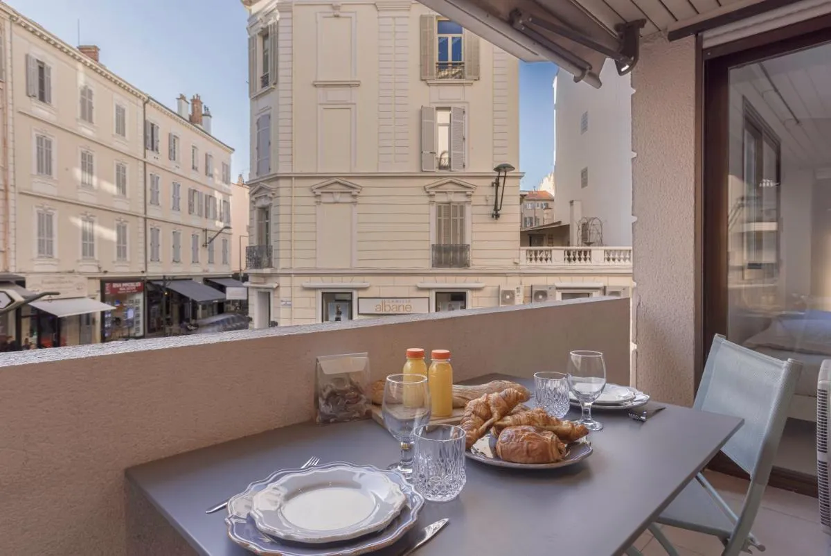 Image 3 of ” Eden Palace ” CityCenter – Terrasse – Clim – Wifi