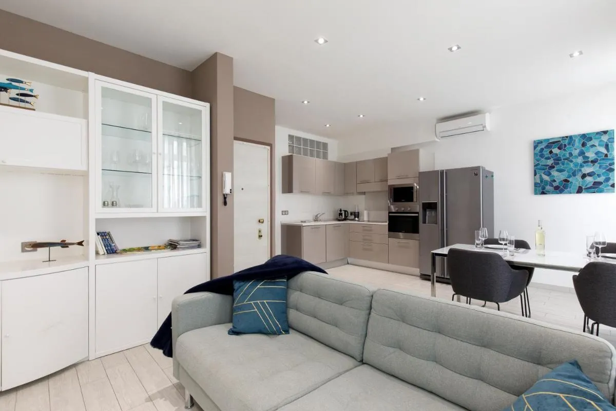 Image 3 of beautiful 3 room-flat near palais